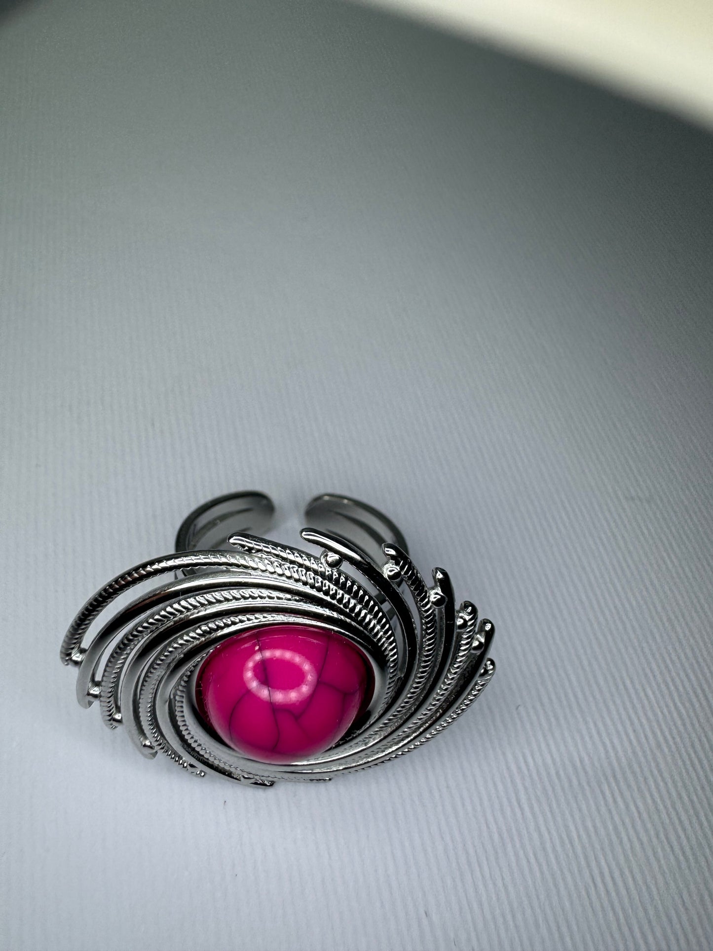 Anello in acciaio e pietra ,diversi colori.Silver.